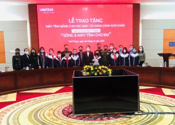 Hải Phòng: Trao tặng  2.819 máy tính bảng cho học sinh có hoàn cảnh khó khăn