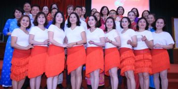 Hà Nội: Phụ nữ xã Đan Phượng hưởng ứng “Tuần lễ Áo dài Việt Nam)