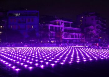 Hà Nội bừng sáng lễ hội ánh sáng lớn nhất với 2.024 drones light